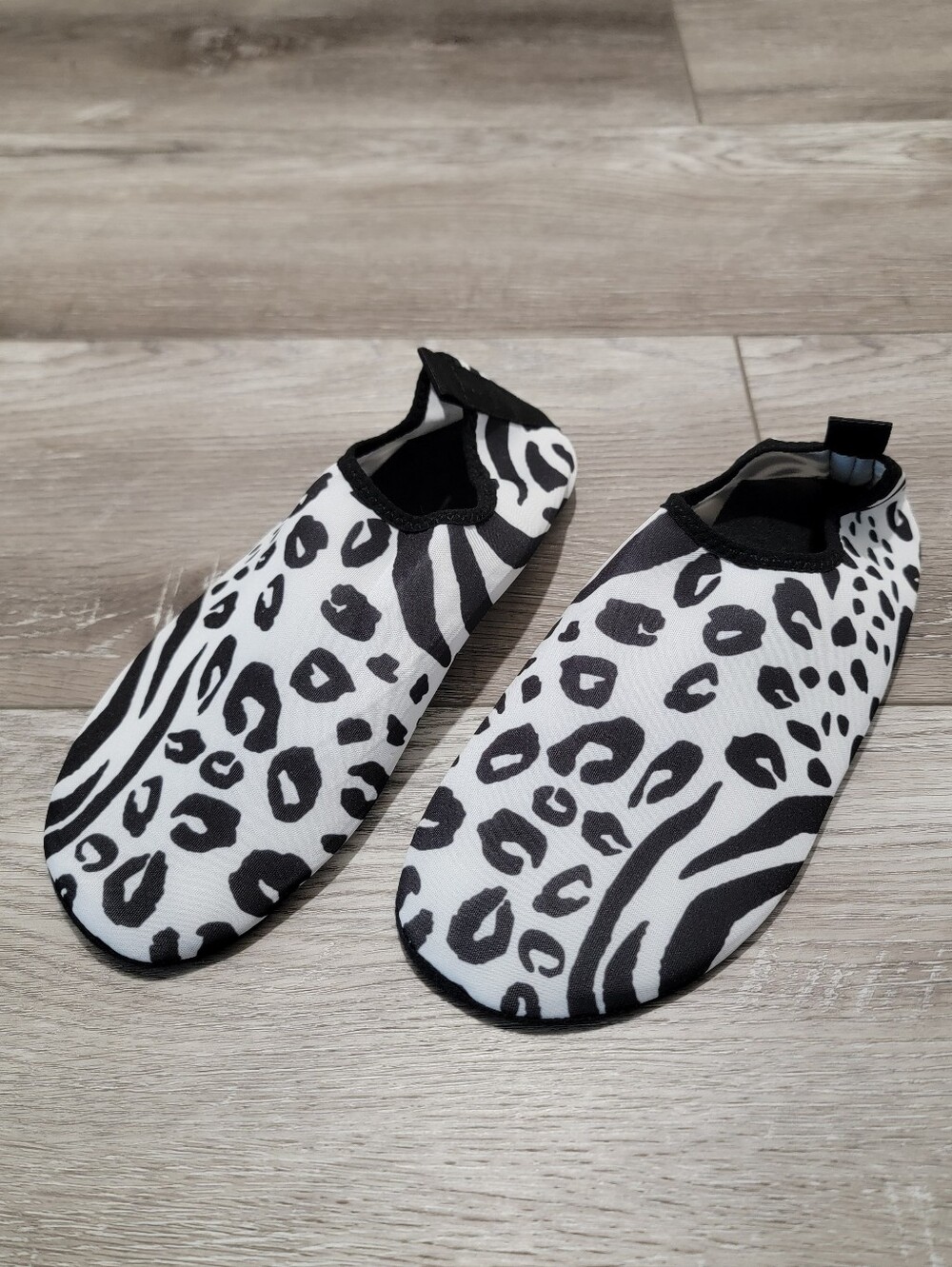 Black & White Animal Print Water Shoes (Sz 44/45)
